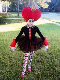 DIY Queen of Hearts Costume Pumpkin Patch Outfit Kids, Queen Of Hearts Outfit, Frozen Memes, Hearts Outfit, Heart Costume, Queen Of Hearts Costume, Alice In Wonderland Costume, Pumpkin Patch Outfit, Wonderland Costumes