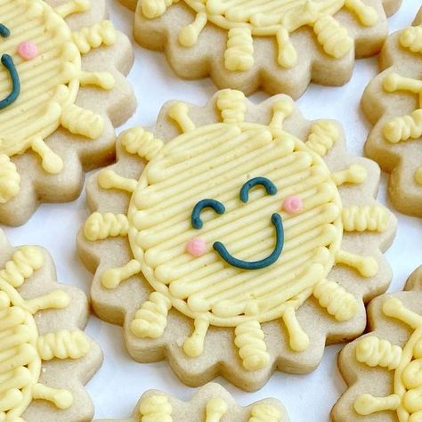 Buttercream Cutout Cookies, Summer Sugar Cookies Buttercream, Spring Buttercream Cookies, Easter Cookies Decorated Buttercream, Summer Buttercream Cookies, Buttercream Baby Shower Cookies, Summer Themed Sugar Cookies, Easter Buttercream Cookies, Sunshine Baby Shower Cookies