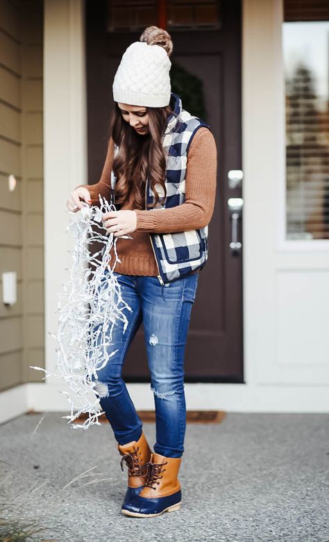 christmas-lights-with-payless-1 Duck Boot Outfit Ideas, Sperry Duck Boots Outfit, Duck Boot Outfits, Duck Boot Outfit, Duck Boots Outfit, Duck Boats, Winter Boots Outfits, Sperry Duck Boots, Jeans Outfit Winter