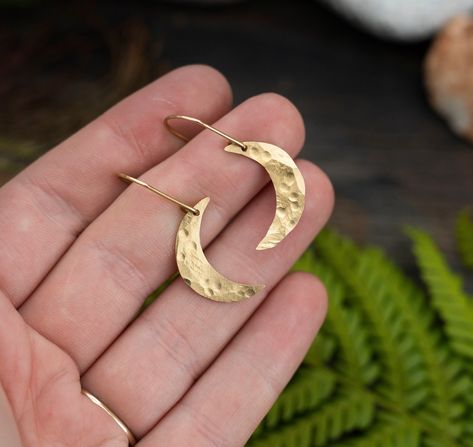 Brass Moon Earrings, Handmade Metal Earrings, Handmade Jewelry Diy Bracelets, Brass Jewelry Handmade, Hammered Metal Jewelry, Brass Earrings Handmade, Handmade Jewelry Display, Space Earrings, Brass Jewellery Handmade