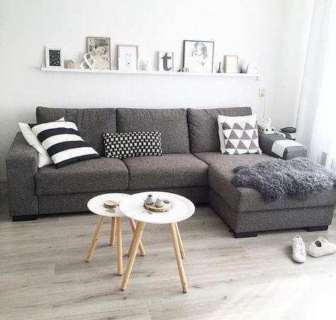 Stylish 20+ Stunning Small Living Room Design For Small Space Cozy Living Room Apartment, Dark Grey Couch, Grey Couch, Grey Couch Living Room, Small Living Room Design, Apartment Living Room Design, Small Apartment Living Room, Casa Vintage, Living Room Sofa Design