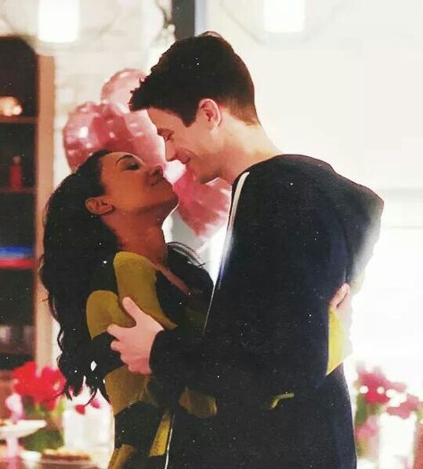 Barry Allen and iris west #barryiris Barry Allen And Iris West, Berry Allen, Barry Iris, Flash Superhero, Team Flash, Iris West Allen, Arrow Verse, Flash Barry Allen, Candice Patton