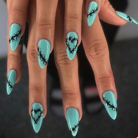 Stash House Az on Instagram: "Wild Hearts Can't Be Broken 🖤 #NailsInTheCoffin Book gel services and art w/ Ari by clicking the link in our bio 💅🏾 Follow here: @xx.NailsInTheCoffin.xx #CuteNails #ValentinesDayNails #GelXNails #PhoenixNails #AZNails #602Nails #StashHouseAz" Breakup Nail Designs, Barbwire Heart Nails, Heart Break Nails, Heartbreak Nails, Map Nails, Vday Nails, Band Nails, Heart Nail Designs, Broken Nails