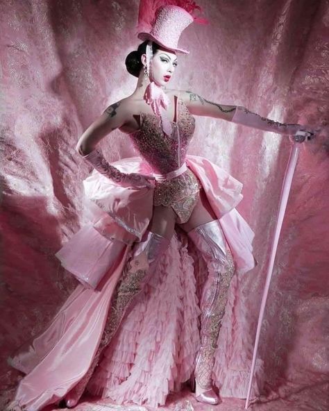 Violet Chachki Burlesque, Violet Chachki Looks, Drag Queen Dresses, Drag Outfit Ideas, Drag Queen Aesthetic, Drag Queen Outfits Ideas, Showgirl Outfit, Drag Dresses, Burlesque Fashion