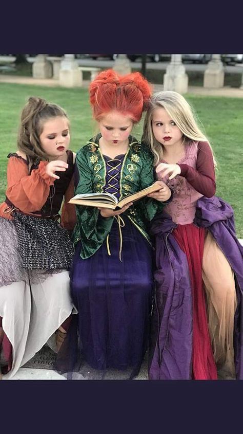 ...a wee bit O'Hocus Pocus... =) Sanderson Sisters Halloween Costumes, Sisters Halloween Costumes, Sarah Sanderson Costume, Sister Halloween Costumes, Hocus Pocus Costume, Anime Festival, Halloween Costumes Diy, Sarah Sanderson, Costumes Diy