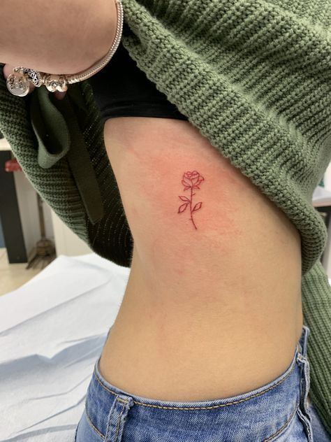 Minimal Tattoo Side Rib, Matching Tattoos Rose, Matching Tattoos Ribs, Small Rose Rib Tattoo, Red Tattoo Ribcage, Star And Rose Tattoo, Red Ribcage Tattoo, Red Rose Line Tattoo, Bf Matching Tattoos