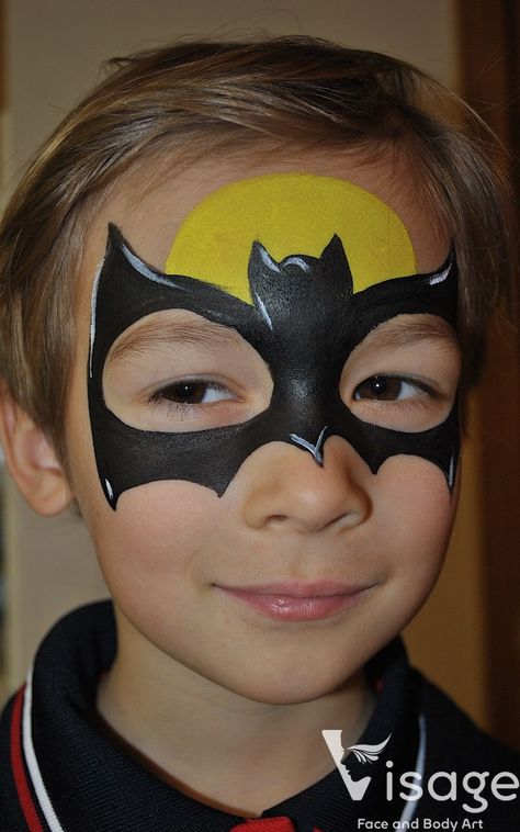 Batman Face Paint, Batman Makeup, Superhero Face Painting, Batman Face, Halloween Makeup For Kids, Face Painting For Boys, Halloweenský Makeup, Bat Mask, Doll Face Paint