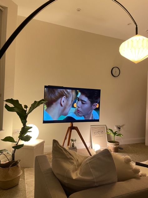 Tv Tripod Living Room, Korean Tv Stand, Tripod Tv Stand Living Rooms, Tv With Plants, Easel Tv Stand Living Rooms, Tv Stand Aesthetic, Tv On Stand, Tv Tripod Stand, Tv Stand Tripod