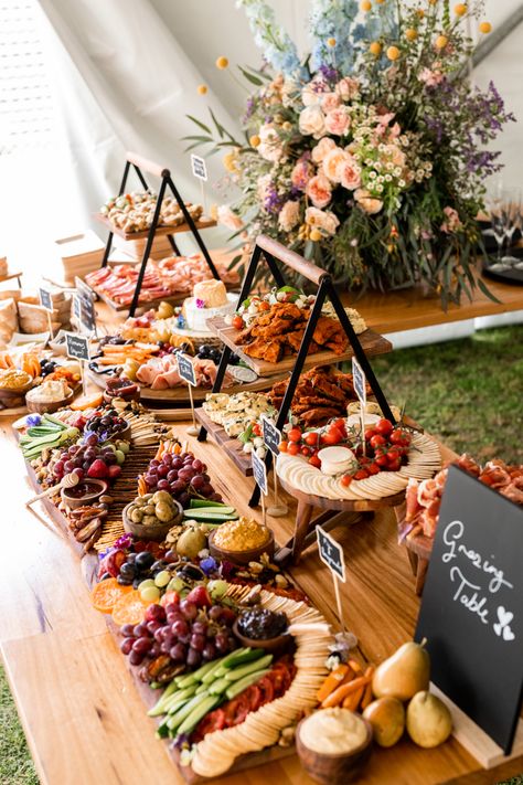 Buffet Display Ideas Food Stations, Salad Bar Ideas Buffet Food Displays, Boho Garden Party, Wedding Food Drink, Party Food Buffet, Catering Ideas Food, Chafing Dish, Buffet Set, Charcuterie Inspiration