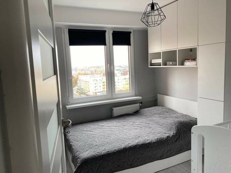 Small Room Interior, Tiny Bedroom Design, Small Guest Room, Ideas Habitaciones, Loft Bed Plans, Small Bedroom Layout, Dormitory Room, Small Bedroom Storage, Narrow Rooms