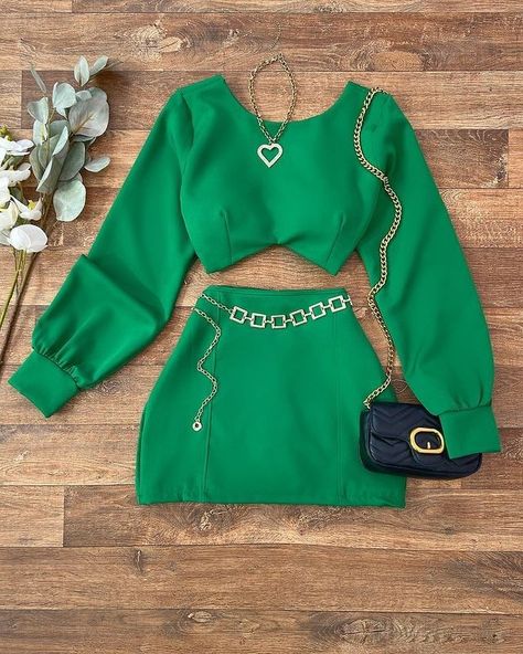 Green Fashion Outfits, Teen Doctor, Rave Hair, Chanel N° 5, Cute Pajama Sets, Outfit Mujer, Looks Party, Cute Pajamas