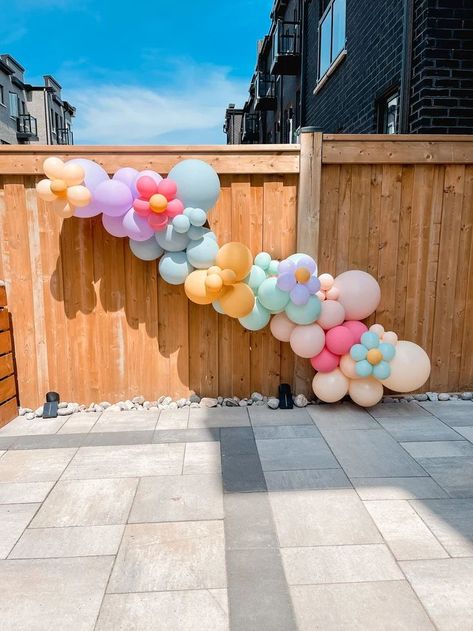 Pastel Daisy Balloon Garland, Groovy One Balloons, Groovy Balloon Garland, Spring Balloon Garland, Five Is A Vibe Birthday Party, Balloon Garland Pink, Groovy Party Decorations, Daisy Balloon Garland, Pastel Balloon Arch