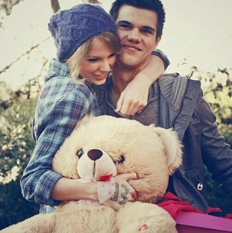 If Taylor Swift married Taylor Lautner she'd be Taylor Lautner. That's weird. December Images, Male Perspective, Taylor Lautner, Princesa Disney, Swift 3, Live Taylor, It Goes On, She Song, Taylor Alison Swift