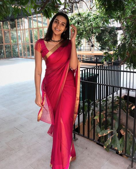 Stylish Party Wear Indian Dresses, Cousin Wedding, Marathi Mulgi, Desi Things, Saree Drapes, South Indian Bride Saree, Indian Ethnic Fashion, Sleeveless Blouse Designs, Keep Me Stylish