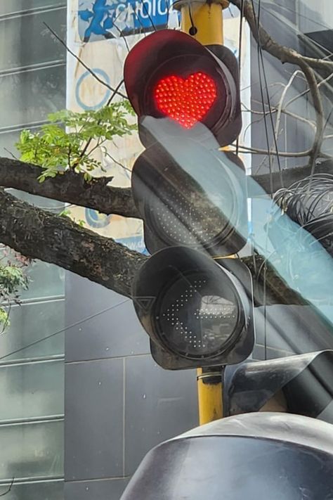 Road Signals, Road Signal, Traffic Signals, Space Saving Staircase, Traffic Signal, Train Photography, Car Advertising, Hill Station, Traffic Light