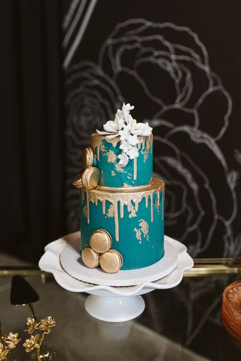 Teal And Gold Wedding Cake, Turquoise Cake Birthday, Turquoise Cake Ideas, Teal Cake Ideas, Teal Birthday Party Ideas, Teal And Gold Cake, Teal Cakes, Teal Birthday Cake, Turquoise Cake