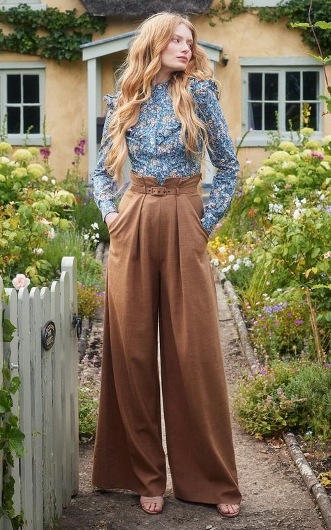 Cottagecore With Pants, Cottagecore Fashion Over 40, Cottage Core Pants Outfit, Classy Cottagecore Outfits, Cool Grandma Outfits, Cottagecore Inspired Outfits, Cottagecore Outfits With Pants, Whimsical Fashion Casual, Cottagecore Fashion Pants