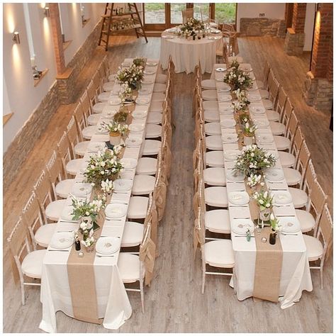 longues tables mariage rustique How To Arrange Tables For Reception, Wedding Table Centerpieces Rustic Floral Arrangements, Wedding Table Decorations Diy Budget, Rustic Table Cloth, White Flower Centerpieces, Hessian Wedding, Hessian Table Runner, Rustic Wedding Colors, Rustic Wedding Decorations