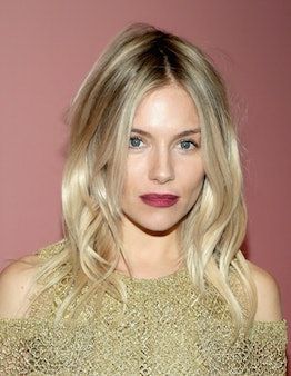 Sienna Miller Hair, Makeup Tip, Oval Face Haircuts, Blonde Hair Inspiration, Blonde Hair Shades, Blonde Hair Looks, Sienna Miller, Long Blonde, Strawberry Blonde