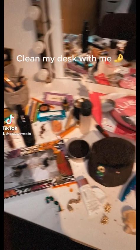 Cleaning And Organizing Tik Toks, Makeup Cleaning Videos, Cleaning Bedroom Tiktok Videos, Organizing Tiktok Videos, Cleaning Room Tik Tok Videos, Cleaning Bedroom Motivation, Motivation For Cleaning Room, Organizing Videos Tik Tok, Organization Tiktok Videos