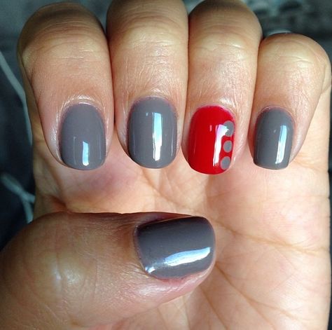 Gray and red mani Red Gray Nails, Gray And Red Nails, Grey And Red Nails, Red And Gray Nails, Red And Grey Nails, Osu Nails, Red And Silver Nails, Nails Gray, Gray Nails