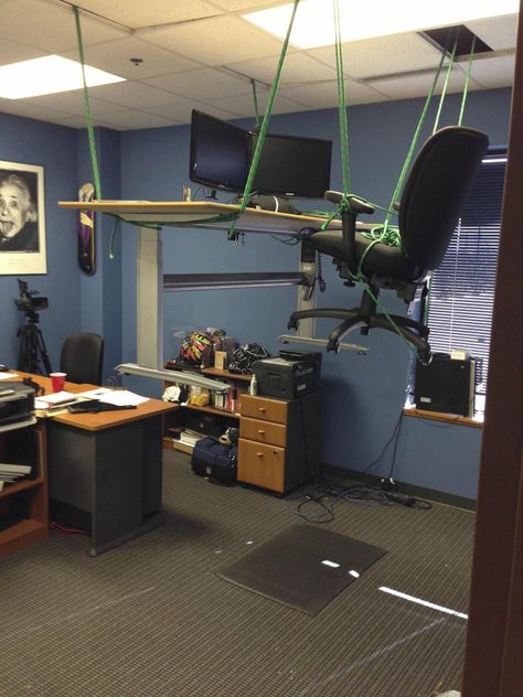 Pin for Later: 30 of the Most Epic Office Pranks How's It Hanging? Source: Reddit user Nooschwander via Imgur Best Senior Pranks, Funny Office Pranks, Mean Pranks, Work Pranks, Best April Fools Pranks, Funny April Fools Pranks, School Pranks, Best April Fools, Office Pranks