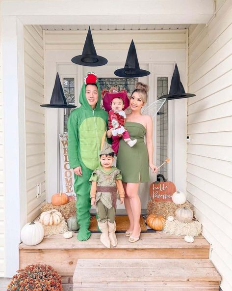 Looking for some adorable family Halloween costume ideas?! It's always so much fun to dress everyone up in the same theme. I've found some great DIY and paid costumes to give you some inspiration. From small families to large families. Check out everyday item costumes, TV and famous characters, traditional costumes, baby and even dog costumes over on A Visual Merriment | Family Costumes For 4 | Matching Family Halloween Costumes | Disney Family Costumes | Family Themed Halloween Costumes Family Halloween Costumes Disney, Family Costumes For 4, Circus Family Costume, Disney Family Halloween Costumes, Costume For Teachers, Princess Peach Halloween Costume, Princess Peach Halloween, Addams Family Halloween Costumes, Matching Family Halloween Costumes