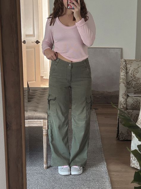 Cargo Women Outfit, Khaki Cargo Pants Outfit, Khaki Cargo Pants, Hijabi Fits, Fall Fit, Cargo Pants Outfit, Quick Outfits, Cargo Pant, Fashion Tv