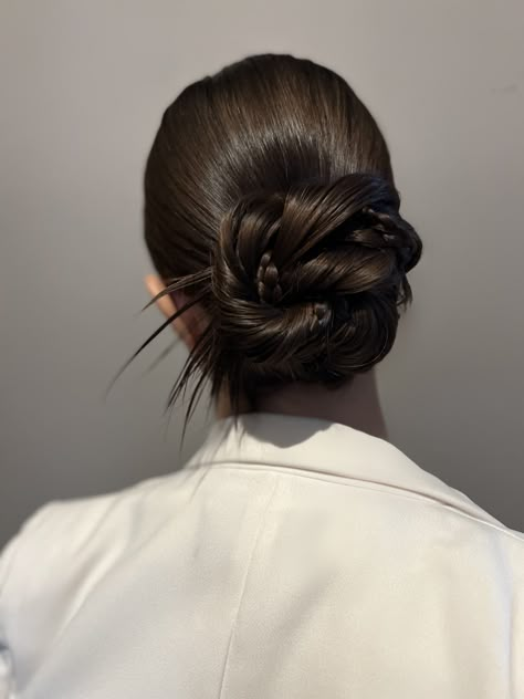 Peinados Recogidos, Hair Arrange, Low Bun, Hair Setting, Hair Stylist Life, Sleek Hairstyles, Hair Reference, Hairstyles For School, Aesthetic Hair