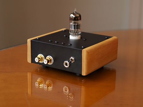 Diy Headphones, Valve Amplifier, Diy Amplifier, Tube Amplifier, Audio Amplifiers, Headphone Amp, Electrical Projects, High End Audio, Audio Amplifier