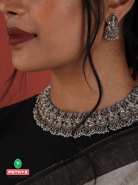 Oxidised Jewellery With Saree Look, Oxidised Silver Jewelry With Saree, Oxodise Jewellery On Kurti, Oxidised Jewellery Set On Saree, Oxidized Jewellery On Saree, Oxidized Jewelry Indian Outfits, Black Metal Jewellery Indian, Saree And Oxidised Jewellery, Heavy Silver Jewellery