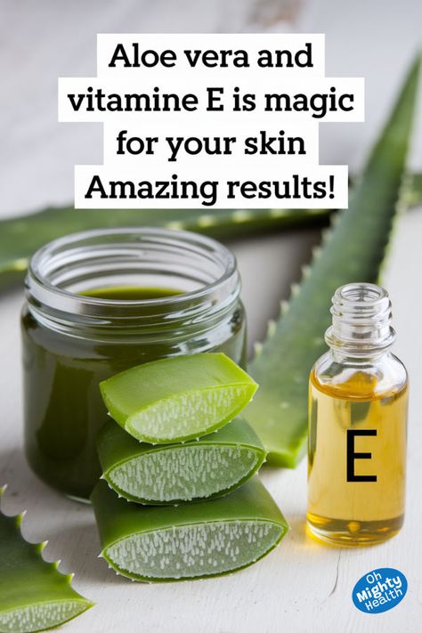 Fresh cut aloe vera leaves next to jar of green gel and vitamin E oil bottle on white wooden surface for natural facial skincare. Vitamin E For Face, Diy Hair Removal, Aloe Vera Gel Face, Aloe Vera Mask, Diy Wellness, Face Diy, Natural Mouthwash, Face Treatments, Aloe Vera Face