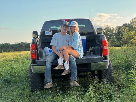 Country Bf Gifts, Country Couple Pictures, Country Relationship Goals, Country Couple, Country Relationships, Cute Country Couples, Couple Goals Teenagers Pictures, Country Couples