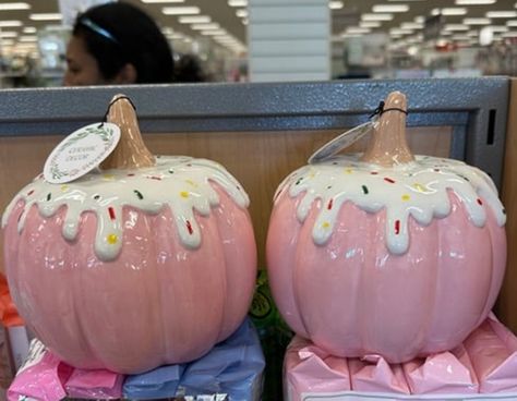 Pastel Fall Aesthetic, Pink Pumpkin Decor, Jackolantern Ideas, Girly Pumpkin, Pumpkin Inspo, Pastel Fall, Cute Pumpkin Carving, Pink Autumn, Pumpkin Contest