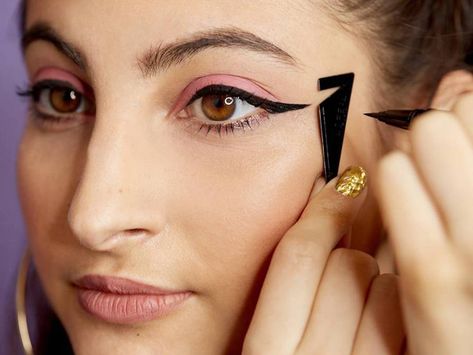 Crease Eyeliner, Loreal Eyeliner, Eyeliner Wing, Cat Eye Eyeliner, Eye Eyeliner, Eyeliner Hacks, Eyeliner Stencil, Perfect Cat Eye, Eyeshadow For Blue Eyes