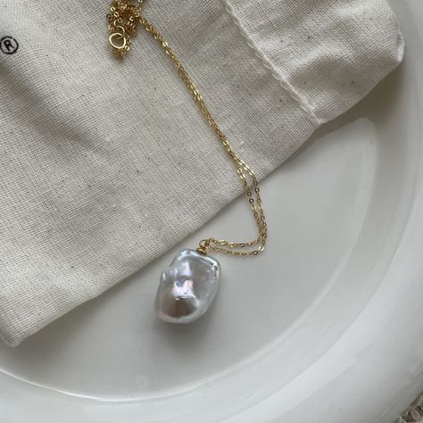 Love the unique luster of baroque pearls 🔮 https://beautyindex.shop/collections/necklaces/products/huge-single-aurora-baroque-pearl-necklace?variant=49031625376054 Single Pearl, Baroque Pearl Necklace, Pearl Chain, Gold Plated Silver, Baroque Pearls, Aurora, Pearl Necklace, Gold Plate, White Gold