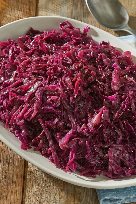 This German braised red cabbage recipe is delicious—and tastes even better the next day after allowing the flavors to mingle. Add this to steak or chicken for a balanced healthy meal#sidedishes#healthysidedishes#sidedishrecipes#healthyrecipes #dinnerrecipes #dinnerideas Fruit Sides, German Red Cabbage, Red Cabbage Recipe, Red Cabbage Recipes, Red Cabbage Salad, Salmon Marinade, Braised Red Cabbage, Cabbage Recipe, Everyday Dishes