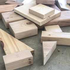 27 Simple Scrap Wood Projects for Beginners - Anika's DIY Life Quick Woodworking Projects, 2x4 Wood Projects, Easy Small Wood Projects, Scrap Wood Crafts, Wood Projects For Beginners, Wood Scraps, Small Woodworking Projects, Easy Wood, Scrap Wood Projects