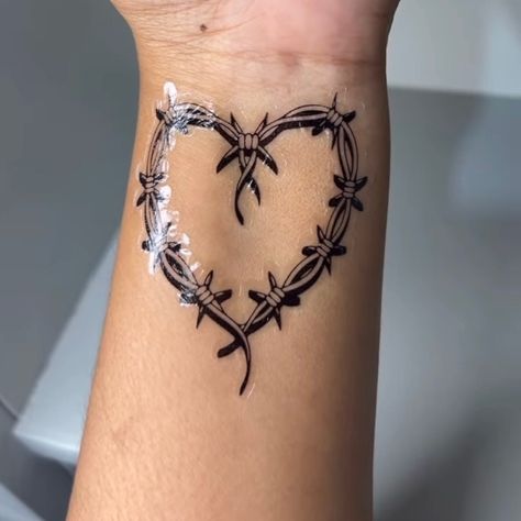 Karol G Butterfly Tattoo, Karol G Heart Tattoo Ideas, Karol G Tattoo Ideas, Karol G Nails Design, Bichota Tattoo, Mexican Tattoo For Women, Karol G Heart Tattoo, G Heart Tattoo, Karol G Nails