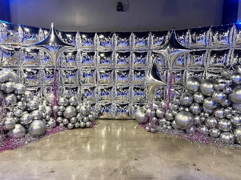 Tristate Balloon artist & balloon installations | Passion (what you love) + Purpose (who you do it for)= Extraordinary Designs! ✨ Swipe left to witness the magic of our curved mirror wall… | Instagram Snowball Decorations, Nye Decorations, Deco Garden, Curved Mirror, Balloon Artist, Photo Zone, Wine Event, Balloon Installation, Creative Freedom