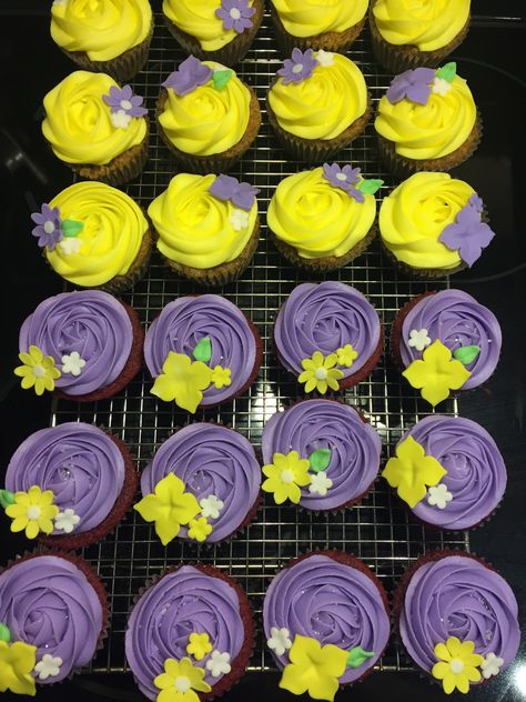 Purple And Yellow Cupcakes, Purple And Yellow Cake, Wedding Color Schemes Spring, Cupcake Tower Wedding, Yellow Cupcakes, Purple Cupcakes, Cupcake Shop, Graduation Party Planning, Couple Wedding Shower