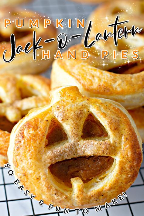 Hand Pie Puff Pastry, Pumpkin Pie Filling For Hand Pies, Pumpkin Hand Pies Puff Pastry, Mini Pumpkin Pies With Puff Pastry, Puff Pastry With Pumpkin Filling, Jack O Lantern Hand Pies, Mini Halloween Pies, Halloween Pastry Desserts, Pumpkin Pie Puff Pastry