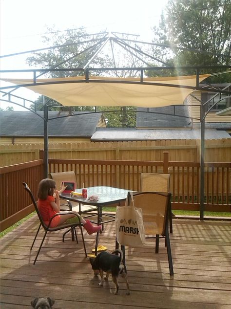 DIY gazebo or canopy cover / shade using a top sheet & elastic Diy Gazebo Roof, Metal Gazebo Repurpose, Diy Gazebo Top, Grill Canopy, Backyard Play Spaces, Gazebo Replacement Canopy, Gazebo Roof, Diy Gazebo, Gazebo Canopy