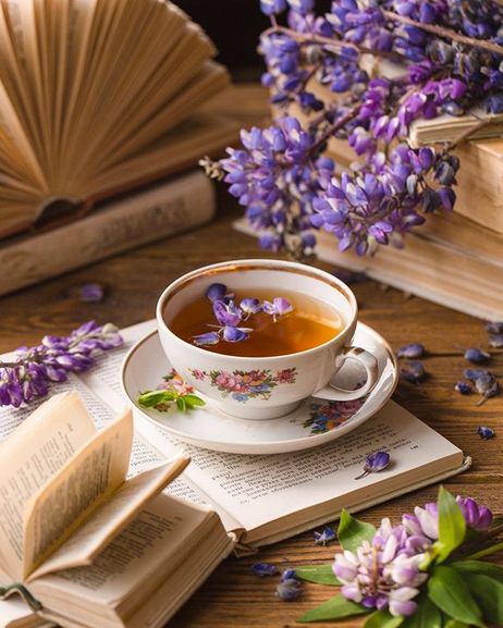 Tea And Books, Pretty Drinks, A Cup Of Tea, Floral Tea, Flower Tea, Tea Recipes, Cup Of Tea, High Tea, Vintage Tea