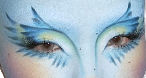 Bird Like Makeup, Bird Makeup Look, Dinosaur Eyeliner, Blue Bird Makeup, Moth Inspired Makeup, Bird Makeup Halloween, Bird Inspired Makeup, Bird Makeup Ideas, Dr Seuss Makeup