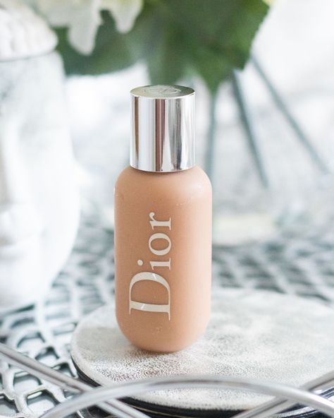 Dior Backstage Face and Body Foundation Review Penyimpanan Makeup, Dior Backstage, Alat Makeup, Body Foundation, Dior Makeup, Luxury Makeup, Body Makeup, Makeup Items, Drugstore Makeup