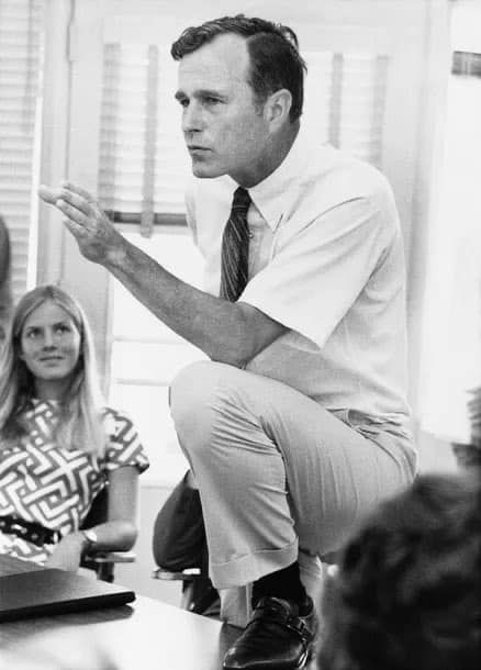 Bush rocking a classic “1970s dad”vibe. Dad Vibes, George H W Bush, Preppy Men, George Bush, Ivy Style, Uber Eats, Monk Strap Shoes, Intensive Care Unit, American Presidents