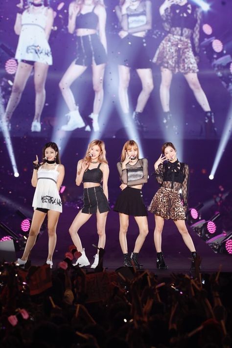 Blackpink 2018, Blackpink Concert, Girls Collection, Jennie Lisa, Blackpink Photos, Black Pink Kpop, Blackpink Fashion, Lalisa Manoban, Blackpink Rose