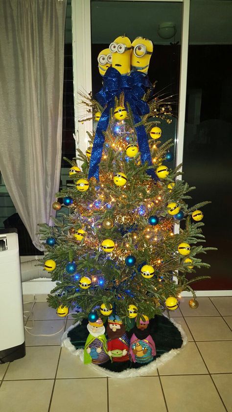 Our family Minions Christmas Tree Merry Christmas Minions, Minions Christmas, Inflatable Christmas Tree, Minion Christmas, Holiday Trees, Tree Themes, Creative Christmas Trees, Fun Christmas Decorations, Unique Christmas Trees