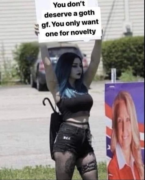 Goth Girlfriend, Girlfriend Meme, Goth Gf, Witch Makeup, Girl Memes, Strange Photos, Goth Beauty, Memes Sarcastic, Funny Captions